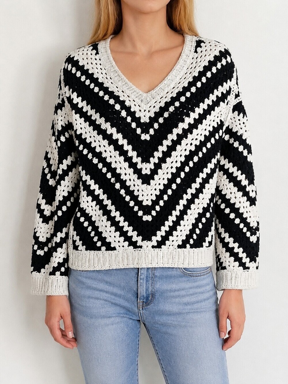 MEXX Boho Mexx Women's Black & Cream Chevron Crochet Knit Sweater V-Neck - Small
